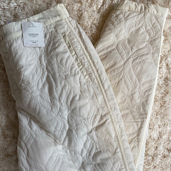 Fabletics Egret Quilted Tapered Pant - Picture 1 of 13